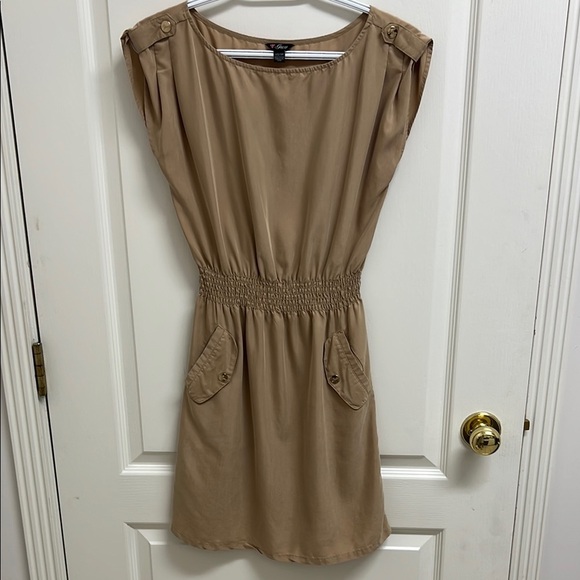 GUESS Cargo Cinched Waist Short Sleeve Mini Dress | Size XS Camel - Picture 1 of 8